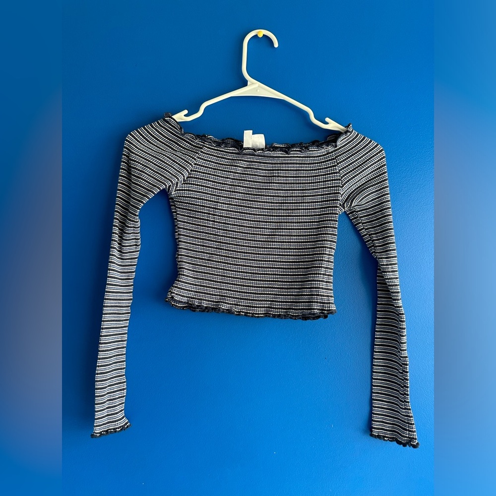 Divided long sleeve crop top
